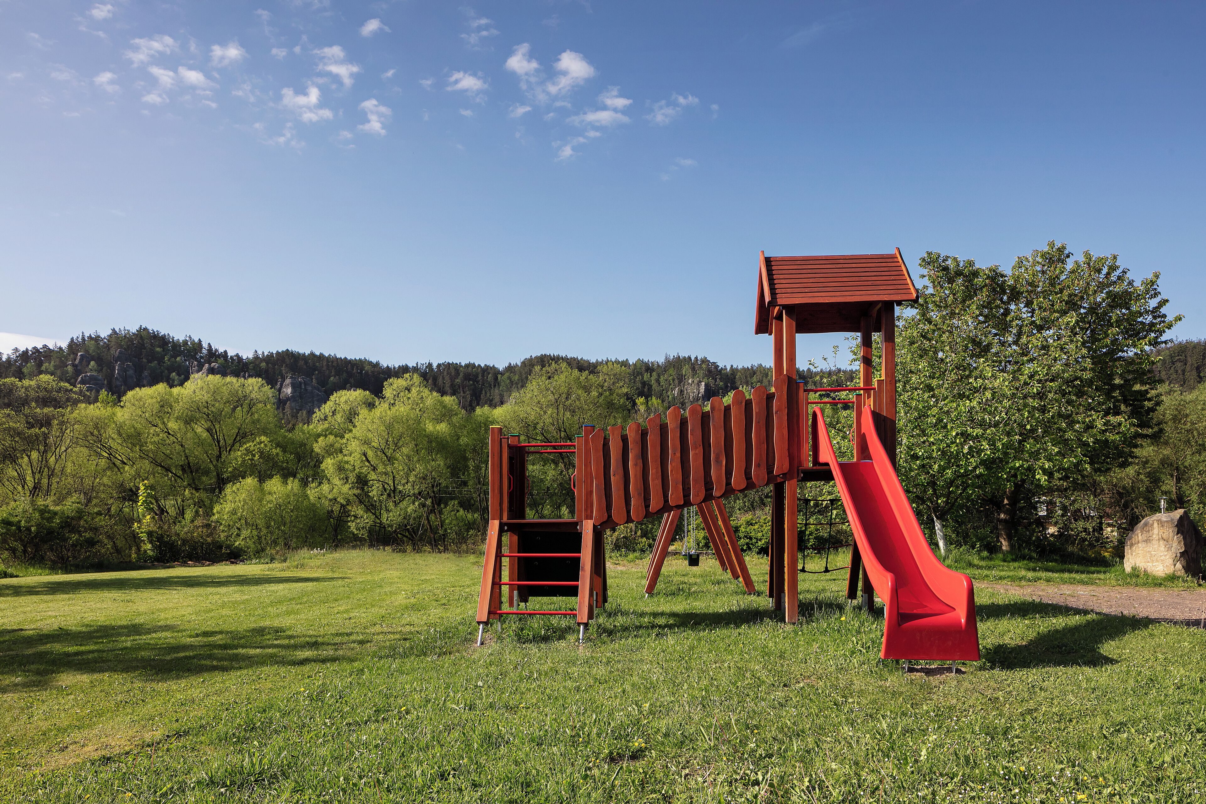 Area giochi per bambini (all'aperto)