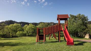 Area giochi per bambini (all'aperto)