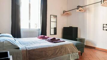 1 habitación, tabla de planchar con plancha, wifi y ropa de cama