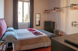 1 habitación, tabla de planchar con plancha, wifi y ropa de cama 