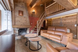 Fireplace - 300m from ski slopes, 2nd floor, balcony, fireplace or stove, parking, tv, ski locker, 102m² (La Clusaz)