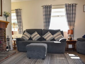 Fireplace - Coastal Cottage in Boulmer with Sea Views on a Working Farm. (Boulmer)