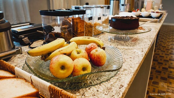 Free daily buffet breakfast - Unity Hotel Campinas (Campinas)