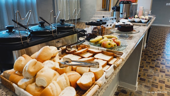 Free daily buffet breakfast 