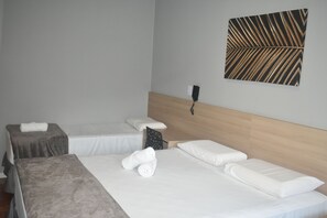 Ducha, artículos de tocador gratuitos, toallas, jabón