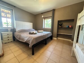 2 bedrooms, travel crib, free WiFi, bed sheets