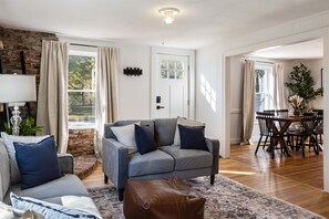 Smart TV - Rustic Vermont retreat w/ mini golf & kayak (East Dorset)