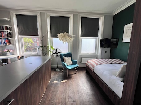 Wifi gratis y ropa de cama . Cozy London Apartment With Great Location