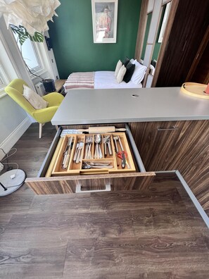 Studio | Free WiFi, bed sheets - Cozy London Apartment With Great Location (London)