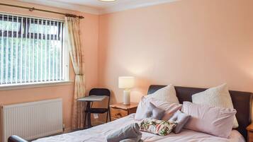 3 bedrooms, free WiFi, bed sheets