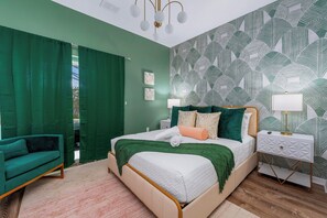 5 bedrooms, iron/ironing board, WiFi, bed sheets - Family Paradise 5BR/Theme Game Room& SpaPool Oasis (Davenport)