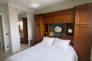 1 chambre, fer et planche à repasser, Wi-Fi, literie fournie