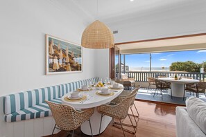 Dining - Bilinga Beachfront House (Bilinga)