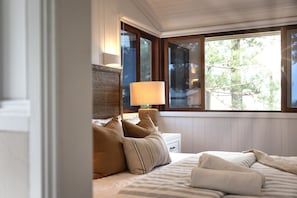 4 habitaciones, tabla de planchar con plancha y cuna de viaje