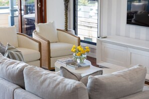 Smart TV - Bilinga Beachfront House (Bilinga)