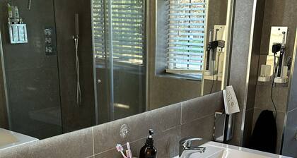 Thornton Awesome Stay 3