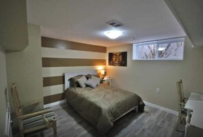 4 habitaciones, escritorio, tabla de planchar con plancha y wifi