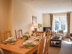 Dining - 2 bedroom accommodation in Sedbergh and the Howgill Fells (Sedbergh and the Howgill Fells)