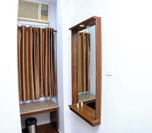 Deluxe Double Room, 1 King Bed | 1 bedroom, free WiFi