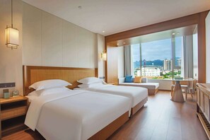 Premium bedding, down comforters, free minibar, blackout drapes - Wingate By Wyndham Libo Center (Qiannan)