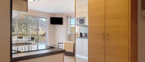 Refrigerador, microondas, parrilla de estufa y lavavajillas