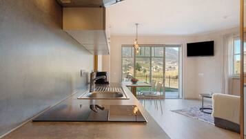 Kühlschrank, Mikrowelle, Herdplatte, Geschirrspüler