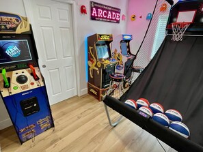 Games room - Relax on the Lake - 180 degree Views (North East)