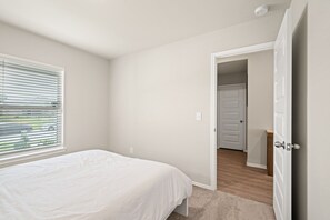 4 Schlafzimmer, Schreibtisch, WLAN, Bettwäsche