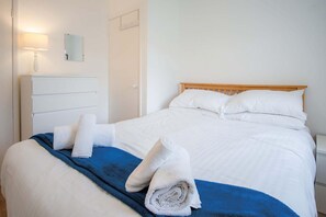 2 bedrooms, iron/ironing board, bed sheets