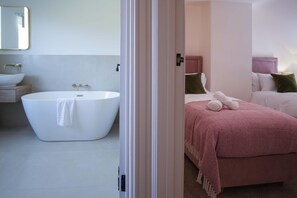 4 chambres, fer et planche Ă repasser, Wi-Fi, draps fournis