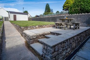 Outdoor dining - The Cross - 4 Bedroom Cottage - Llangennith (Swansea)