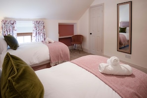 4 slaapkamers, een strijkplank/strijkijzer, wifi, beddengoed