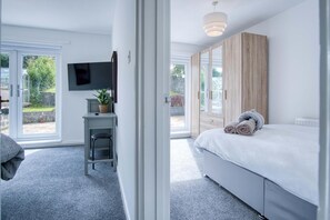 3 habitaciones, tabla de planchar con plancha, wifi y ropa de cama 