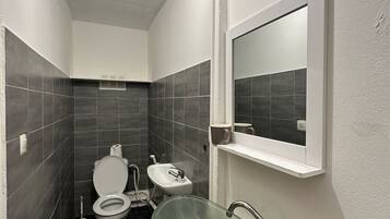 Quadruple Room | Bathroom