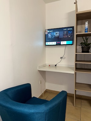 Doppelzimmer | Schreibtisch, laptopgeeigneter Arbeitsplatz, Verdunkelungsvorhänge