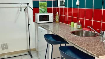 雙人房 | 私人廚房 | 迷你雪櫃、微波爐、電熱水壺、廚房用具/餐具/器皿