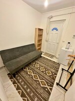 Triple Room | Living area | 32-inch Smart TV with digital channels, Netflix, Hulu