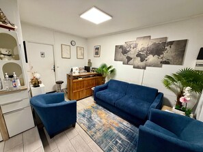 Interior - AZUR HOTEL (Saint-Denis)