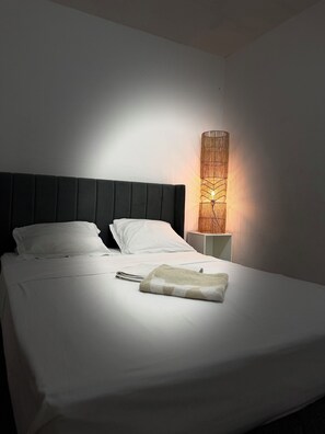 Desk, laptop workspace, blackout curtains, cots/infant beds - AZUR HOTEL (Saint-Denis)