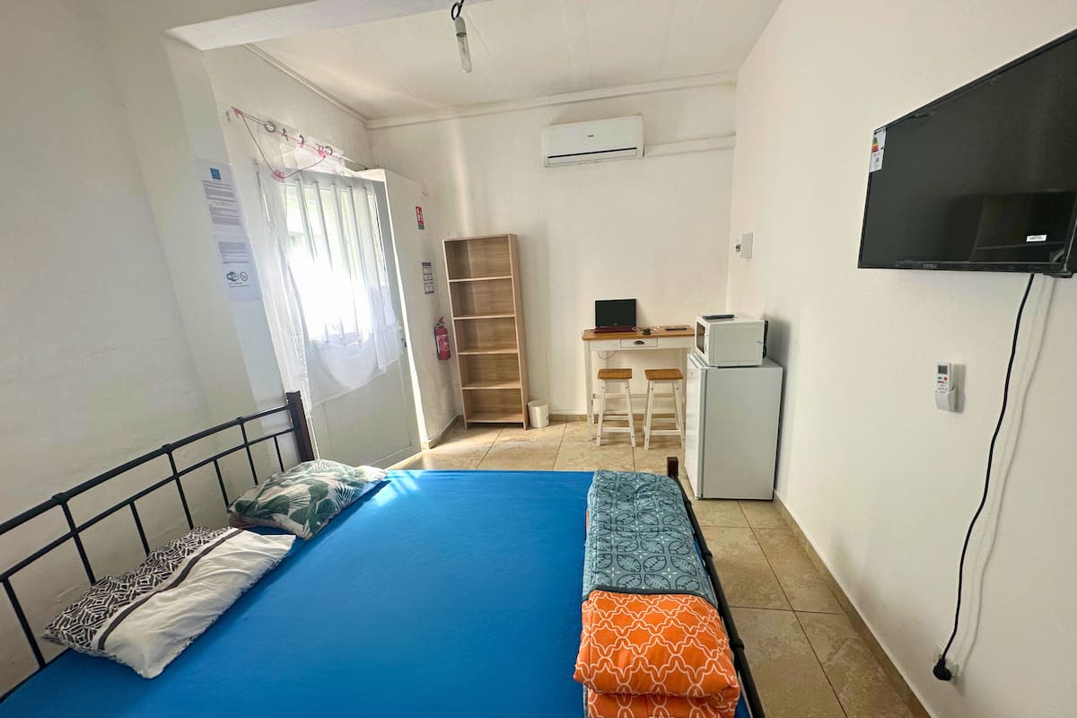 Double Room | Desk, laptop workspace, blackout curtains, free WiFi