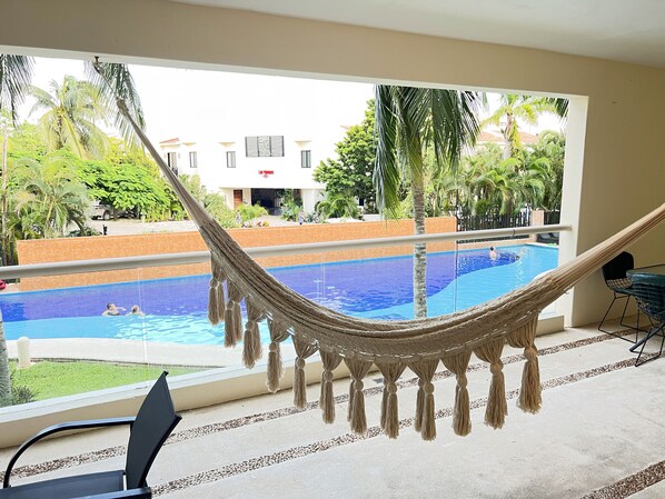 Family Apartment, 2 Bedrooms, Pool View, Poolside | Balcony view - Relajate hermoso jardín y 2 piscinas (Puerto Aventuras)