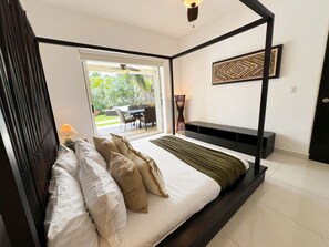 Family Apartment, 2 Bedrooms, Pool View, Ground Floor | 2 bedrooms, premium bedding, down duvets, individually furnished - Relajate hermoso jardín y 2 piscinas (Puerto Aventuras)