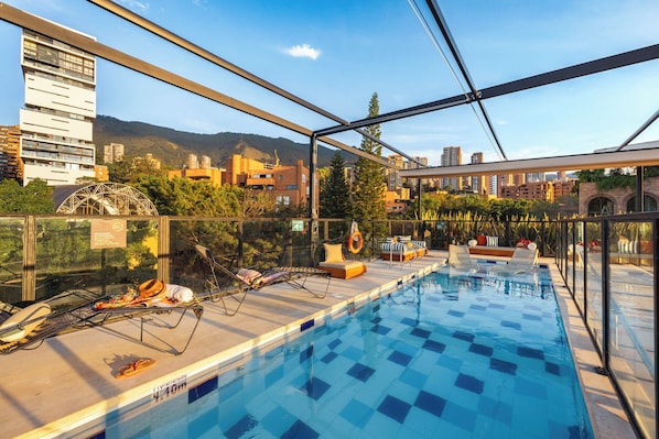 Outdoor pool - Hotel Loma Verde (Medellín)
