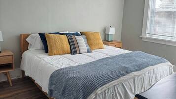 3 slaapkamers, een strijkplank/strijkijzer, gratis wifi, beddengoed