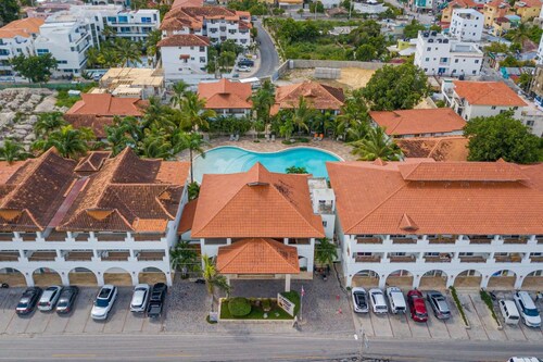 Coastal Luxury 2-Bed w Pool Access in Bayahibe