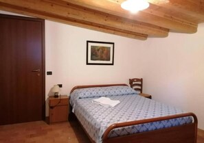 5 bedrooms, free WiFi, bed sheets - Holiday Home 'Mulino Brandolini' with Mountain View, Private Pool and Wi-Fi (Vicoli)