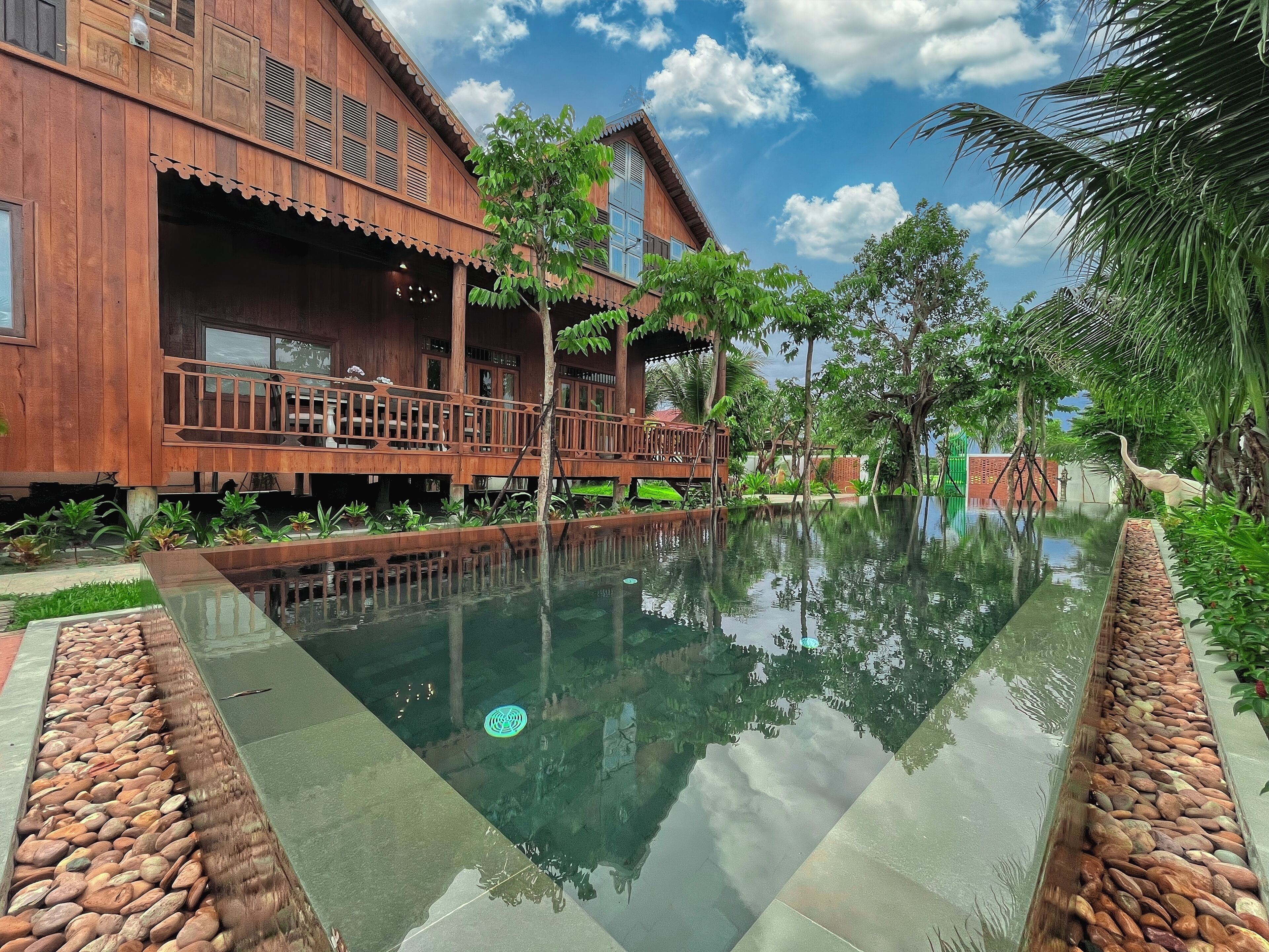 2 outdoor pools