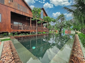 2 piscines extérieures