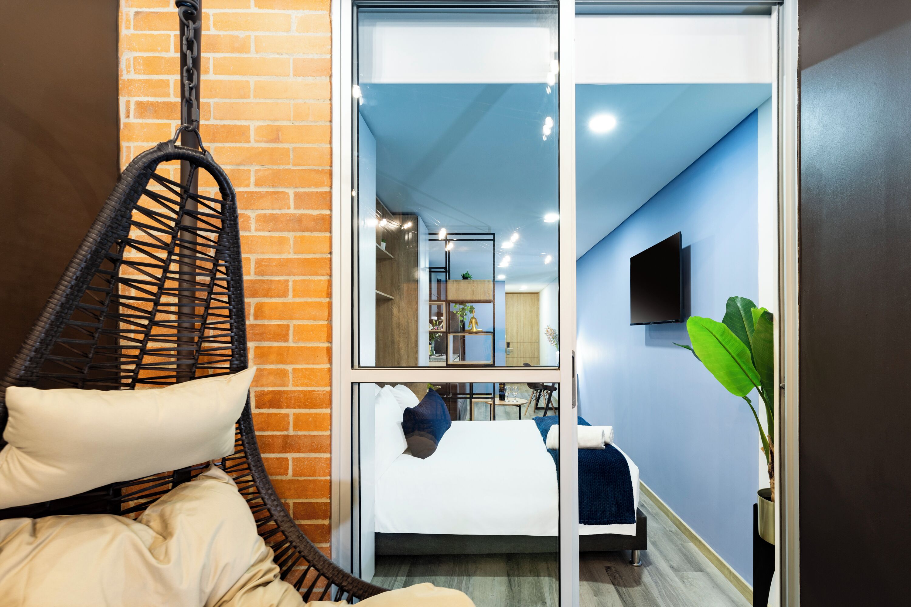 Desk, iron/ironing board, bed sheets, wheelchair access