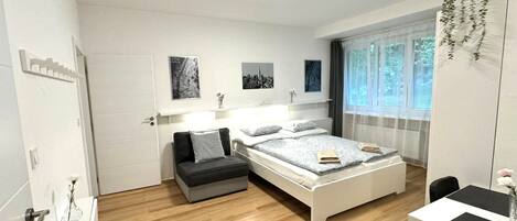Comfort-Studio, Gartenblick | Laptopgeeigneter Arbeitsplatz, kostenloses WLAN
